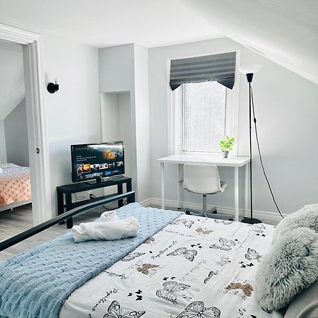 Cozy 2Br House Near Centre With Patio, Bbq, Backyard, And Netflix Apartment Питърбъро Екстериор снимка