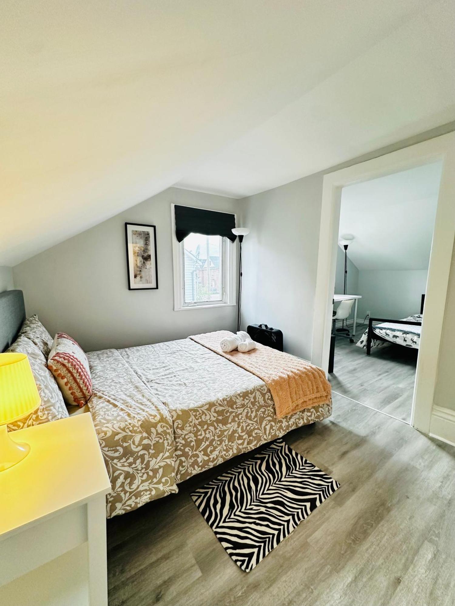 Cozy 2Br House Near Centre With Patio, Bbq, Backyard, And Netflix Apartment Питърбъро Екстериор снимка