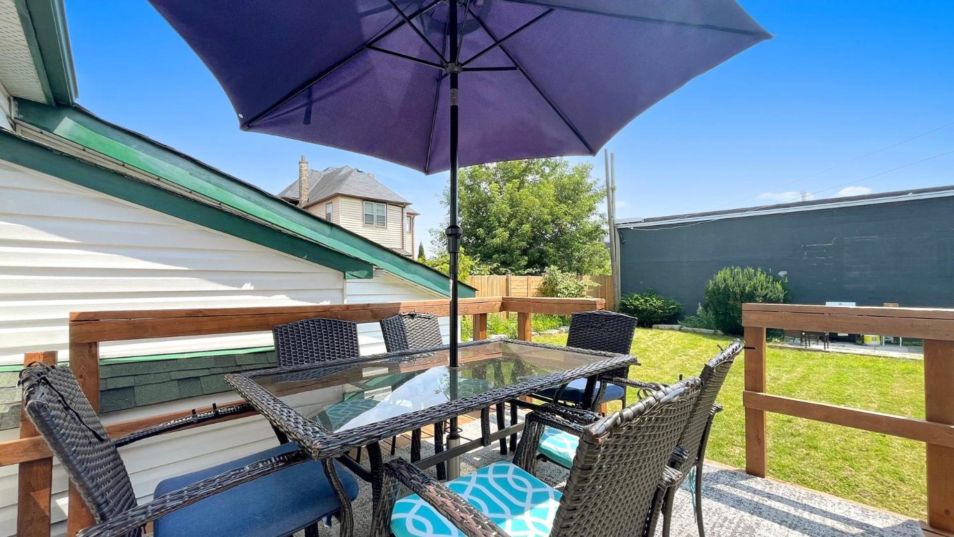 Cozy 2Br House Near Centre With Patio, Bbq, Backyard, And Netflix Apartment Питърбъро Екстериор снимка
